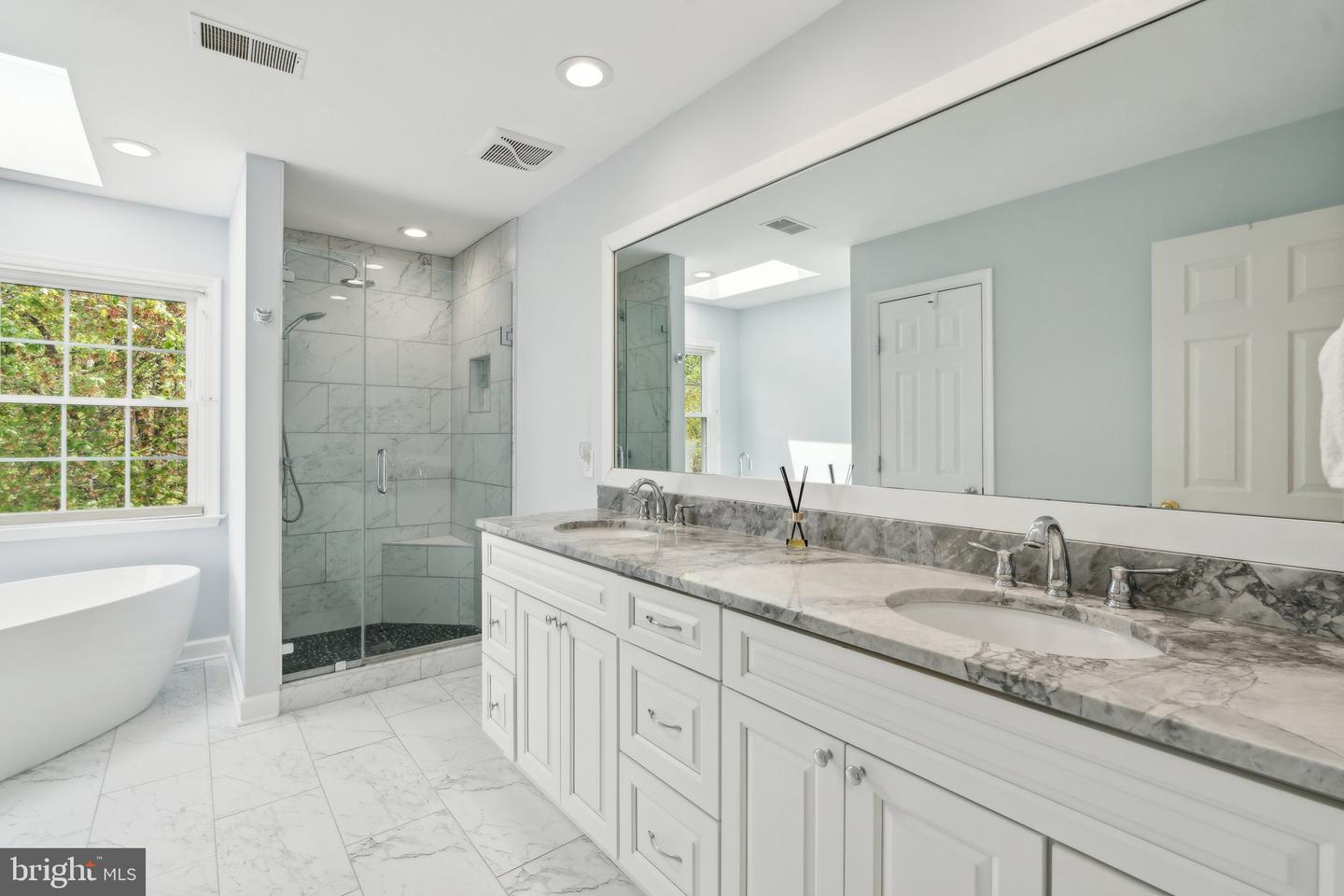 13107 CURVED IRON RD, HERNDON, Virginia 20171, 5 Bedrooms Bedrooms, ,3 BathroomsBathrooms,Residential,For sale,13107 CURVED IRON RD,VAFX2227998 MLS # VAFX2227998