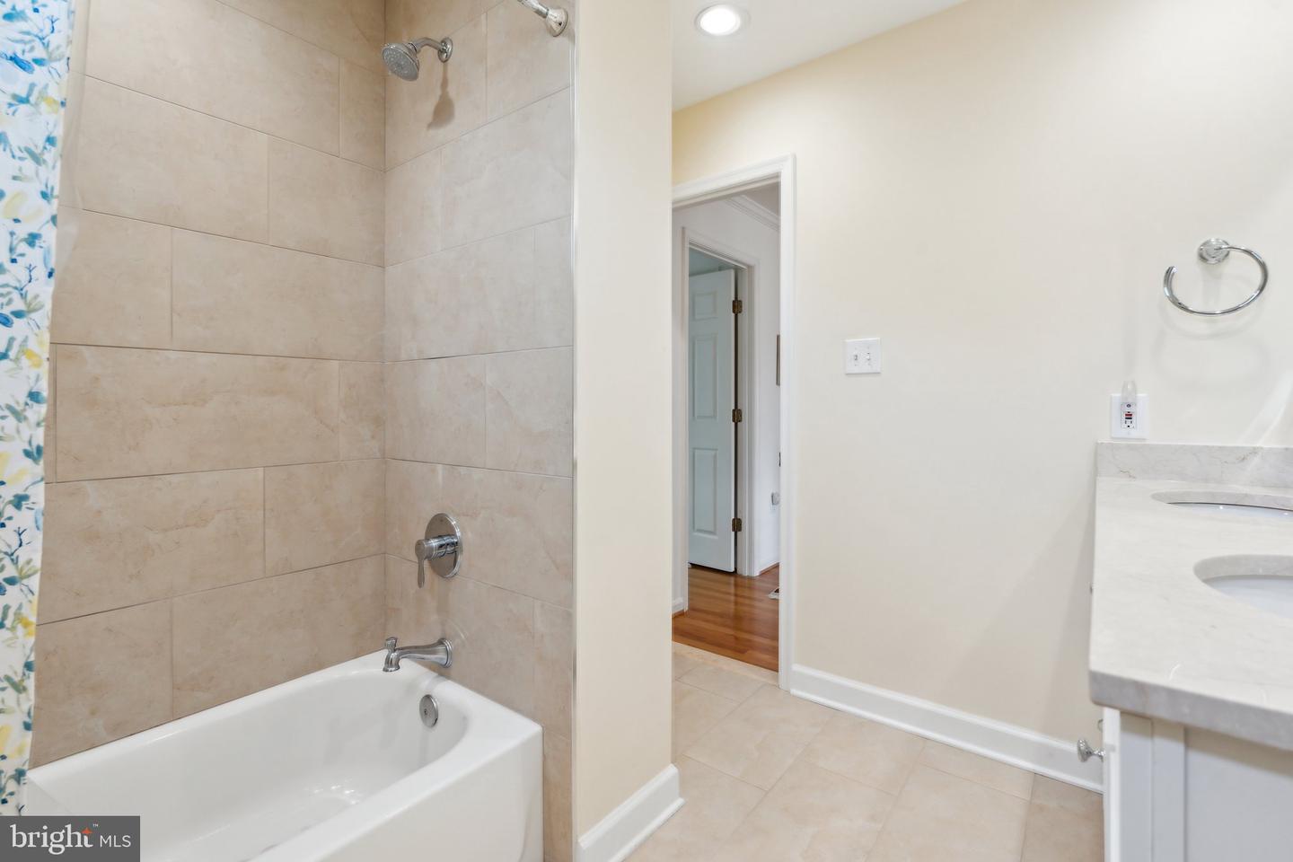 13107 CURVED IRON RD, HERNDON, Virginia 20171, 5 Bedrooms Bedrooms, ,3 BathroomsBathrooms,Residential,For sale,13107 CURVED IRON RD,VAFX2227998 MLS # VAFX2227998