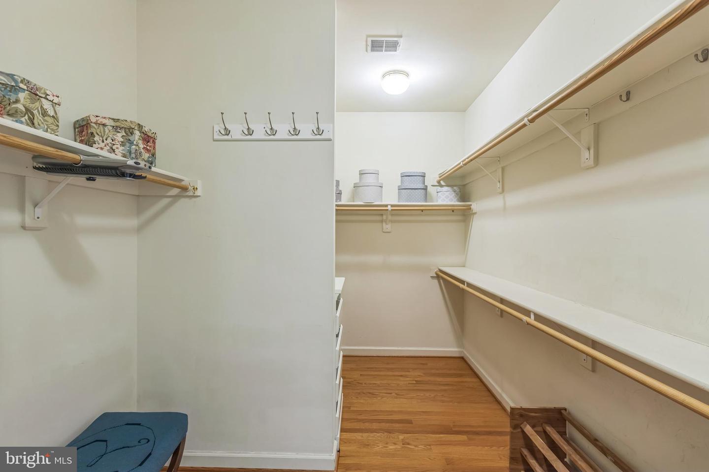 10100 DANIELS RUN WAY, FAIRFAX, Virginia 22030, 6 Bedrooms Bedrooms, ,5 BathroomsBathrooms,Residential,For sale,10100 DANIELS RUN WAY,VAFC2005932 MLS # VAFC2005932