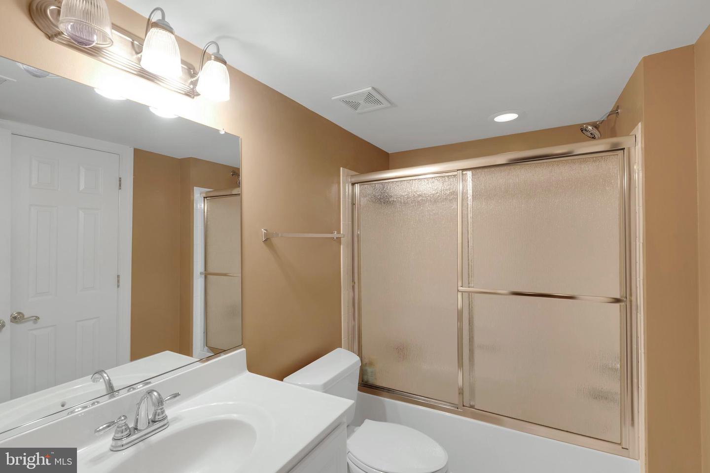 10100 DANIELS RUN WAY, FAIRFAX, Virginia 22030, 6 Bedrooms Bedrooms, ,5 BathroomsBathrooms,Residential,For sale,10100 DANIELS RUN WAY,VAFC2005932 MLS # VAFC2005932