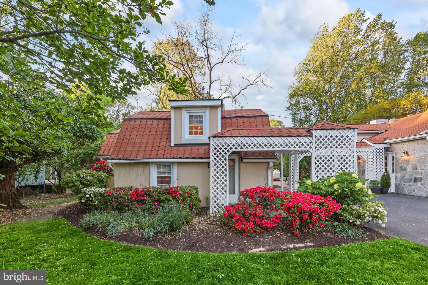 10130 BLAKE LN, OAKTON, Virginia 22124, 4 Bedrooms Bedrooms, ,3 BathroomsBathrooms,Residential,For sale,10130 BLAKE LN,VAFX2228074 MLS # VAFX2228074