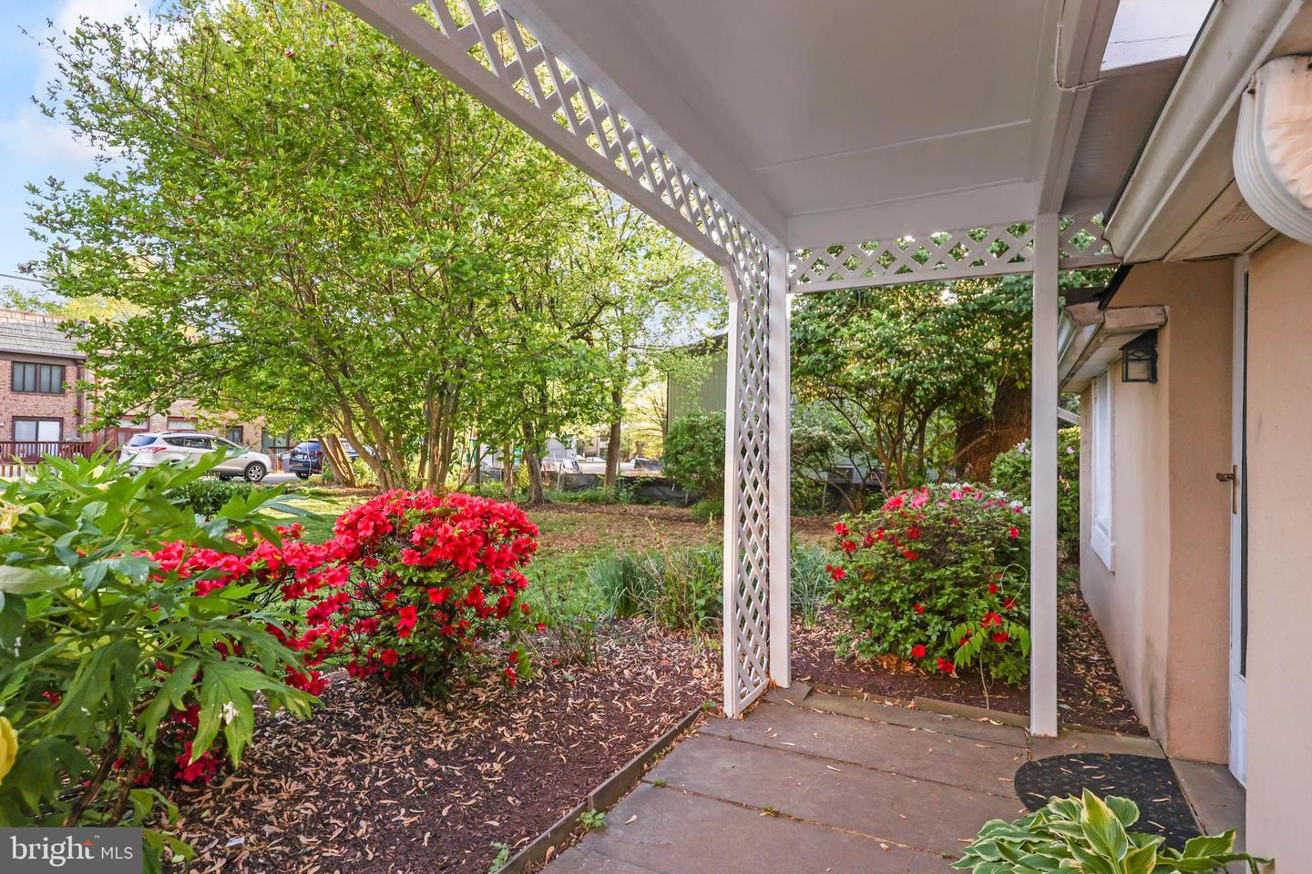 10130 BLAKE LN, OAKTON, Virginia 22124, 4 Bedrooms Bedrooms, ,3 BathroomsBathrooms,Residential,For sale,10130 BLAKE LN,VAFX2228074 MLS # VAFX2228074