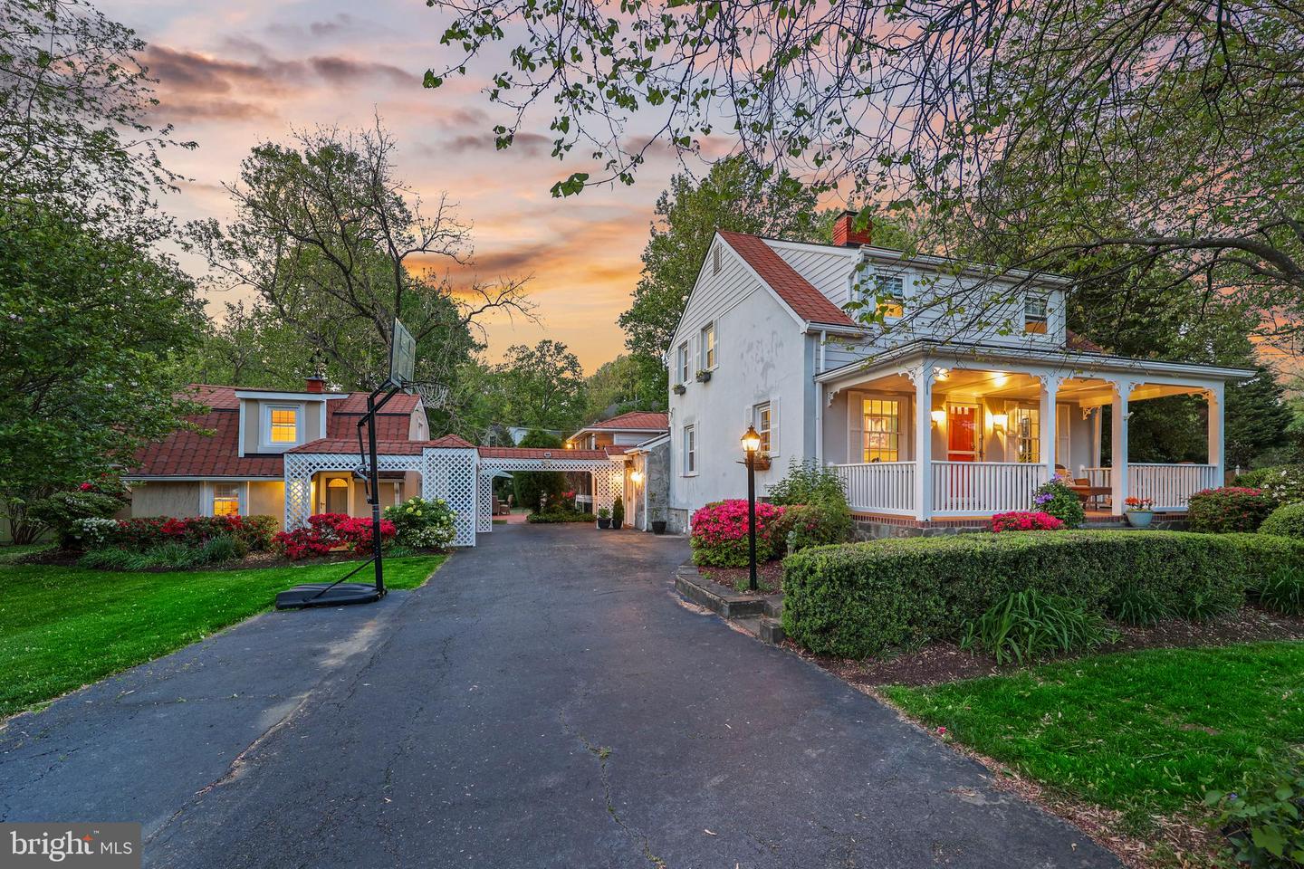 10130 BLAKE LN, OAKTON, Virginia 22124, 4 Bedrooms Bedrooms, ,3 BathroomsBathrooms,Residential,For sale,10130 BLAKE LN,VAFX2228074 MLS # VAFX2228074