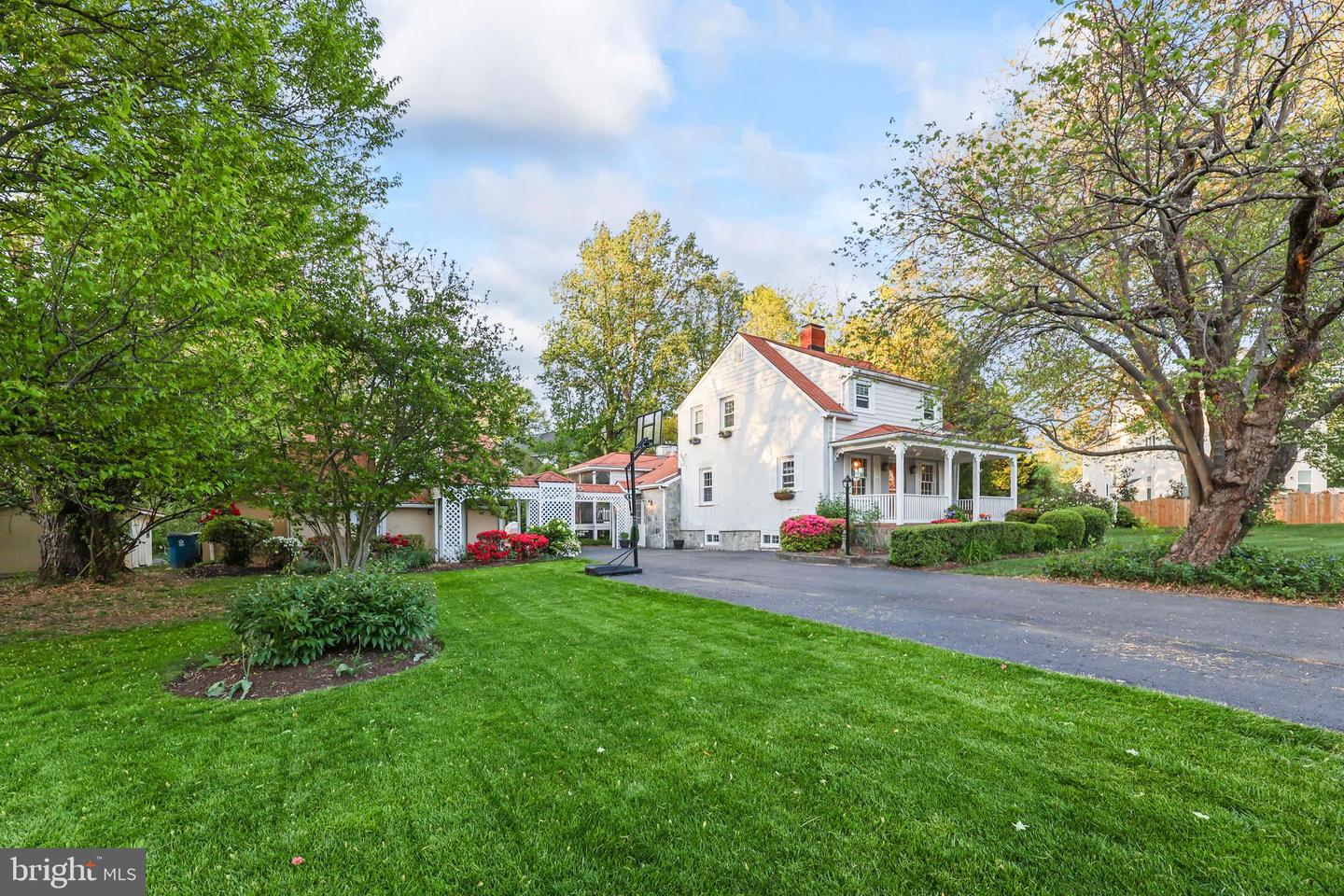10130 BLAKE LN, OAKTON, Virginia 22124, 4 Bedrooms Bedrooms, ,3 BathroomsBathrooms,Residential,For sale,10130 BLAKE LN,VAFX2228074 MLS # VAFX2228074