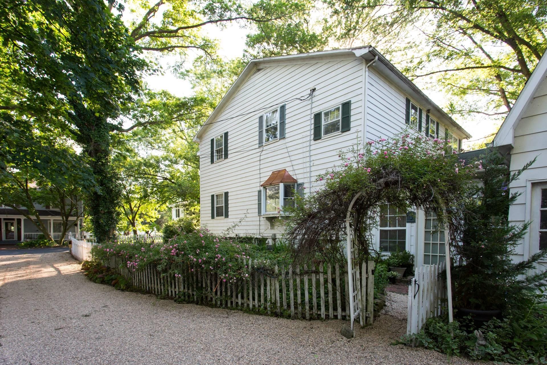 104 W COLLEGE ST, BRIDGEWATER, Virginia 22812, 5 Bedrooms Bedrooms, ,4 BathroomsBathrooms,Residential,104 W COLLEGE ST,663935 MLS # 663935