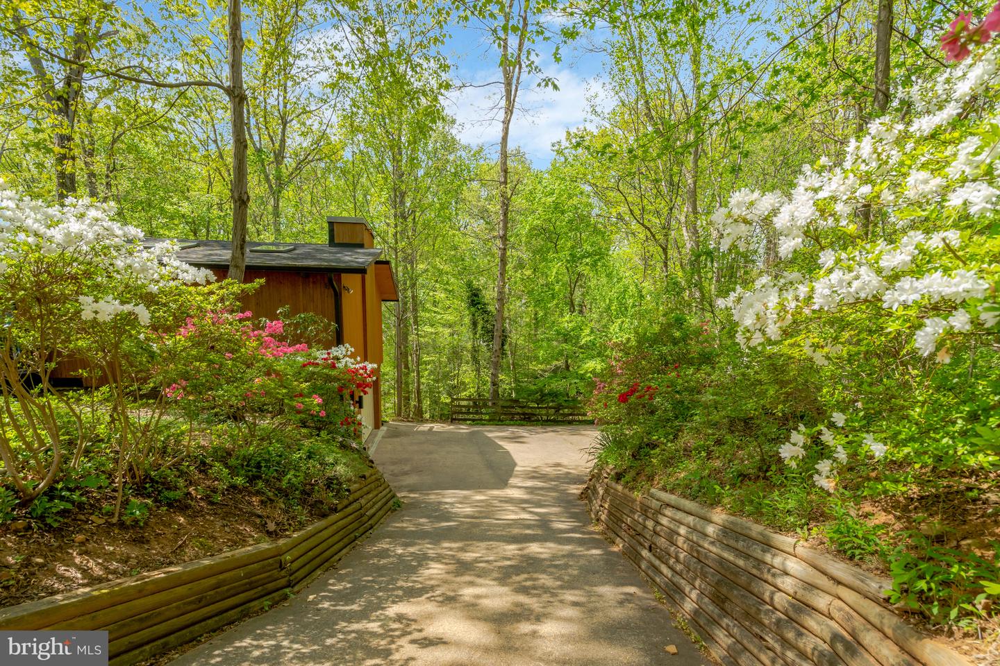 3320 HIGHLAND LN, FAIRFAX, Virginia 22031, 4 Bedrooms Bedrooms, ,3 BathroomsBathrooms,Residential,For sale,3320 HIGHLAND LN,VAFX2228352 MLS # VAFX2228352