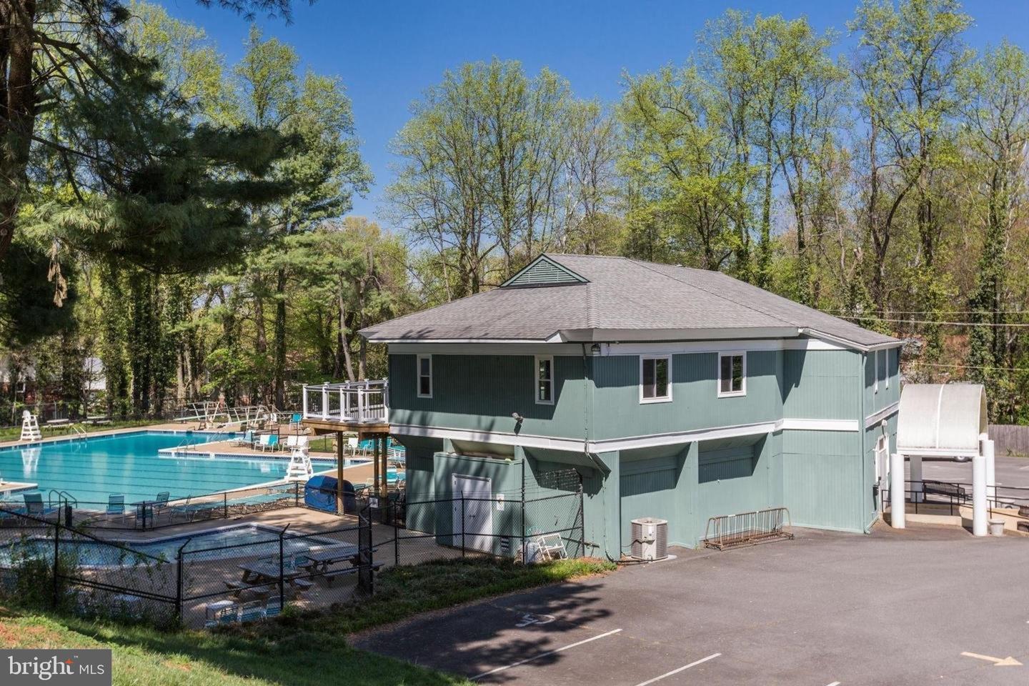 3320 HIGHLAND LN, FAIRFAX, Virginia 22031, 4 Bedrooms Bedrooms, ,3 BathroomsBathrooms,Residential,For sale,3320 HIGHLAND LN,VAFX2228352 MLS # VAFX2228352