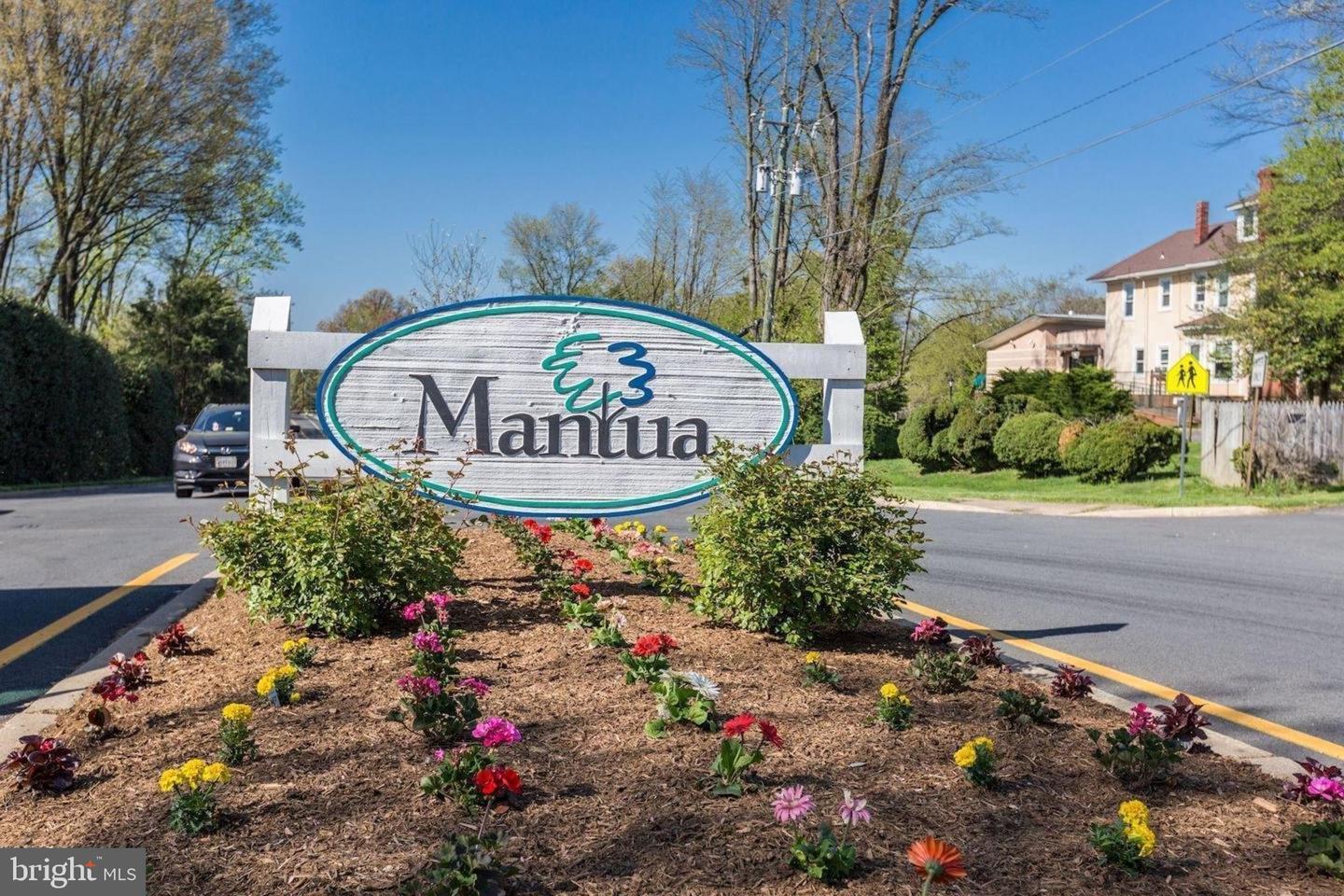 3320 HIGHLAND LN, FAIRFAX, Virginia 22031, 4 Bedrooms Bedrooms, ,3 BathroomsBathrooms,Residential,For sale,3320 HIGHLAND LN,VAFX2228352 MLS # VAFX2228352