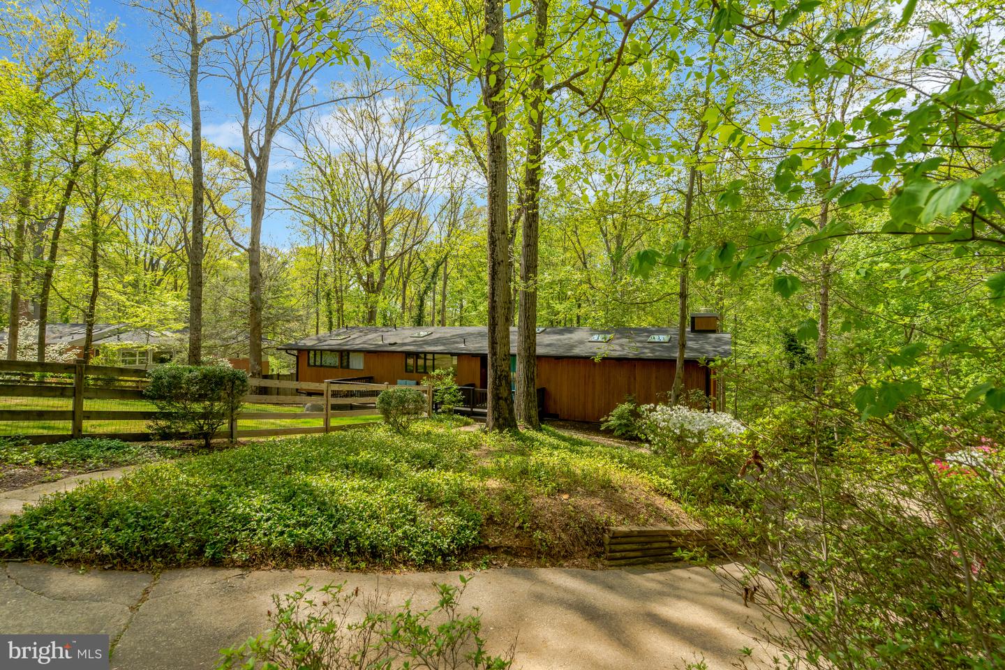 3320 HIGHLAND LN, FAIRFAX, Virginia 22031, 4 Bedrooms Bedrooms, ,3 BathroomsBathrooms,Residential,For sale,3320 HIGHLAND LN,VAFX2228352 MLS # VAFX2228352