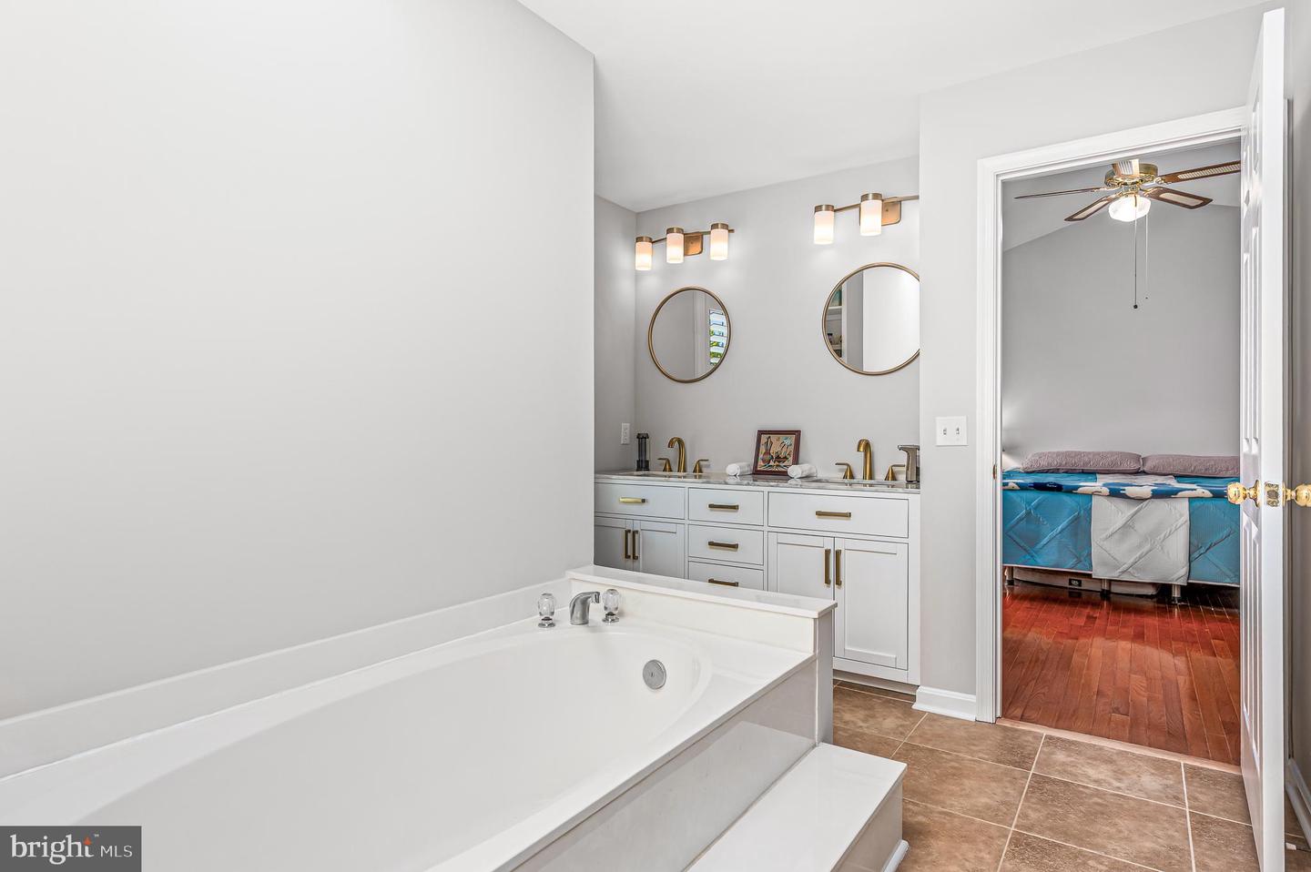 712 CHIMNEY CT NE, LEESBURG, Virginia 20176, 4 Bedrooms Bedrooms, ,2 BathroomsBathrooms,Residential,For sale,712 CHIMNEY CT NE,VALO2091520 MLS # VALO2091520