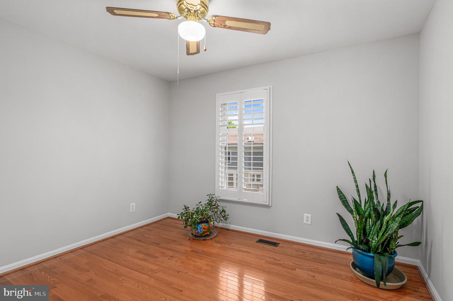 712 CHIMNEY CT NE, LEESBURG, Virginia 20176, 4 Bedrooms Bedrooms, ,2 BathroomsBathrooms,Residential,For sale,712 CHIMNEY CT NE,VALO2091520 MLS # VALO2091520