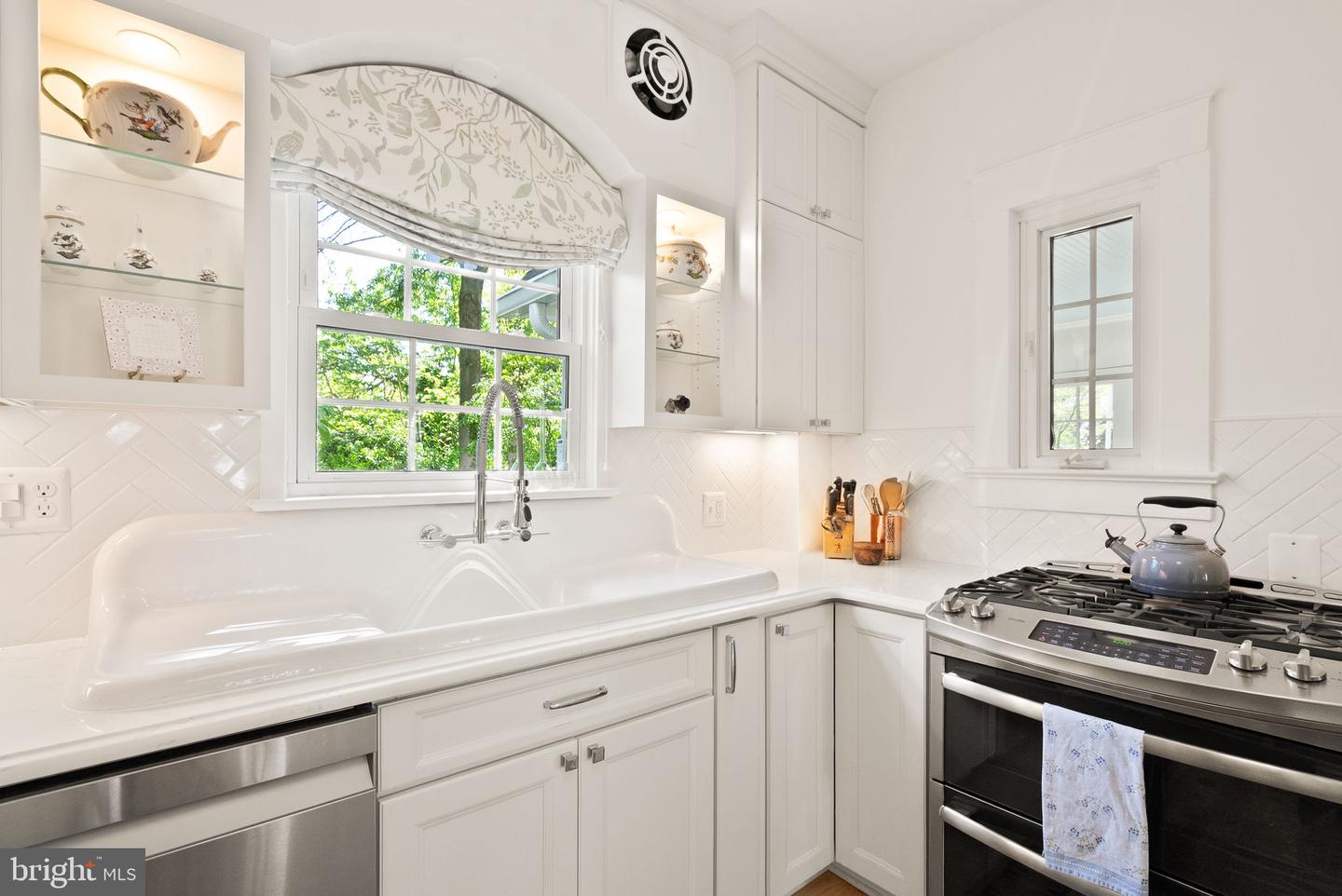 2811 FRANKLIN RD, ARLINGTON, Virginia 22201, 5 Bedrooms Bedrooms, ,3 BathroomsBathrooms,Residential,For sale,2811 FRANKLIN RD,VAAR2054750 MLS # VAAR2054750