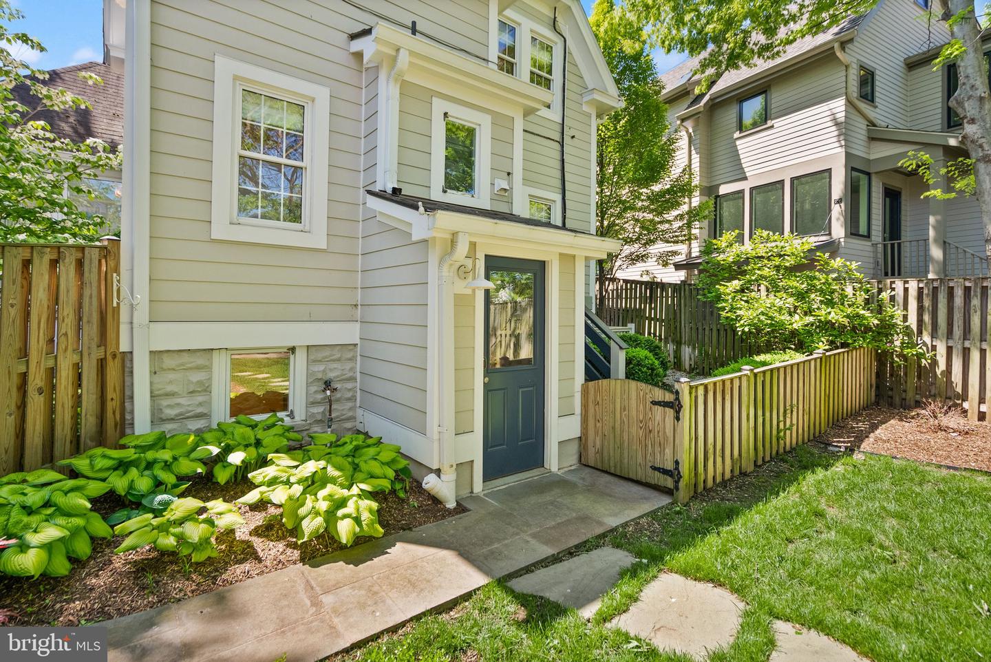 2811 FRANKLIN RD, ARLINGTON, Virginia 22201, 5 Bedrooms Bedrooms, ,3 BathroomsBathrooms,Residential,For sale,2811 FRANKLIN RD,VAAR2054750 MLS # VAAR2054750
