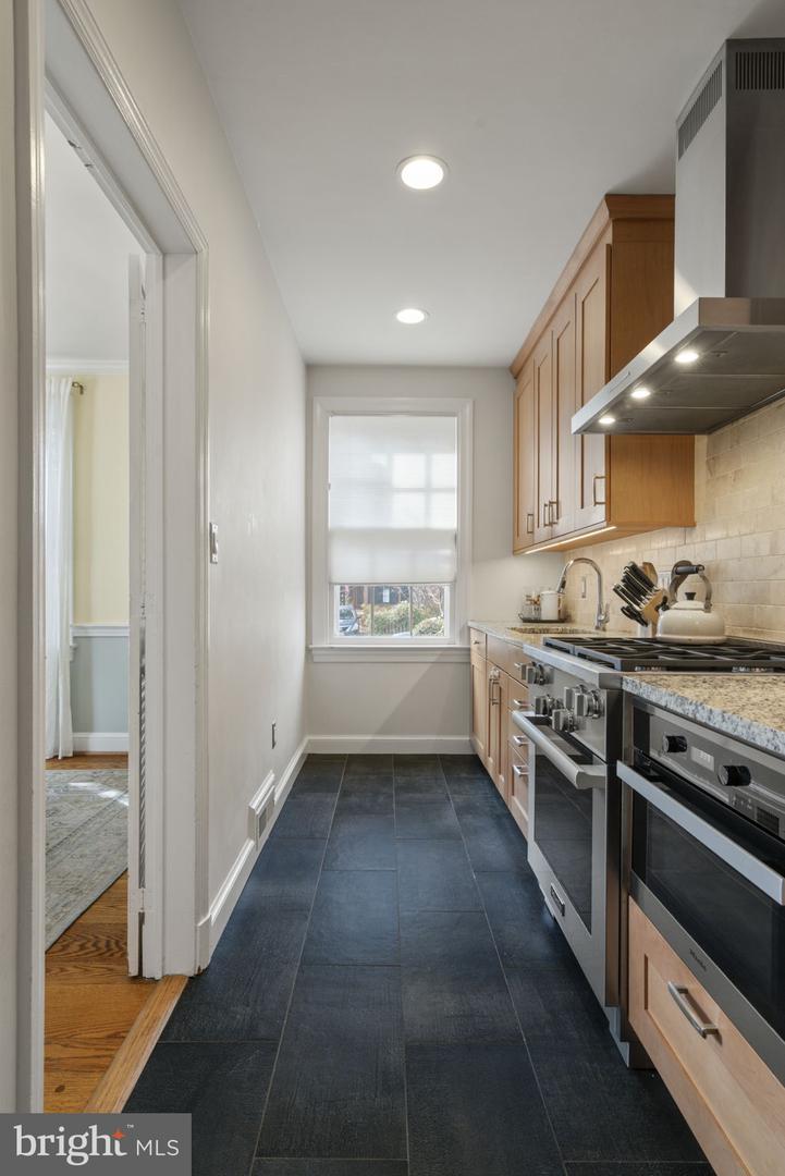 732 S LEE ST S, ALEXANDRIA, Virginia 22314, 3 Bedrooms Bedrooms, ,2 BathroomsBathrooms,Residential,For sale,732 S LEE ST S,VAAX2042984 MLS # VAAX2042984