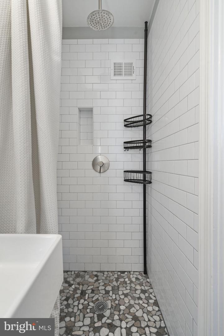 732 S LEE ST S, ALEXANDRIA, Virginia 22314, 3 Bedrooms Bedrooms, ,2 BathroomsBathrooms,Residential,For sale,732 S LEE ST S,VAAX2042984 MLS # VAAX2042984