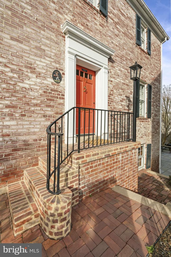 732 S LEE ST S, ALEXANDRIA, Virginia 22314, 3 Bedrooms Bedrooms, ,2 BathroomsBathrooms,Residential,For sale,732 S LEE ST S,VAAX2042984 MLS # VAAX2042984