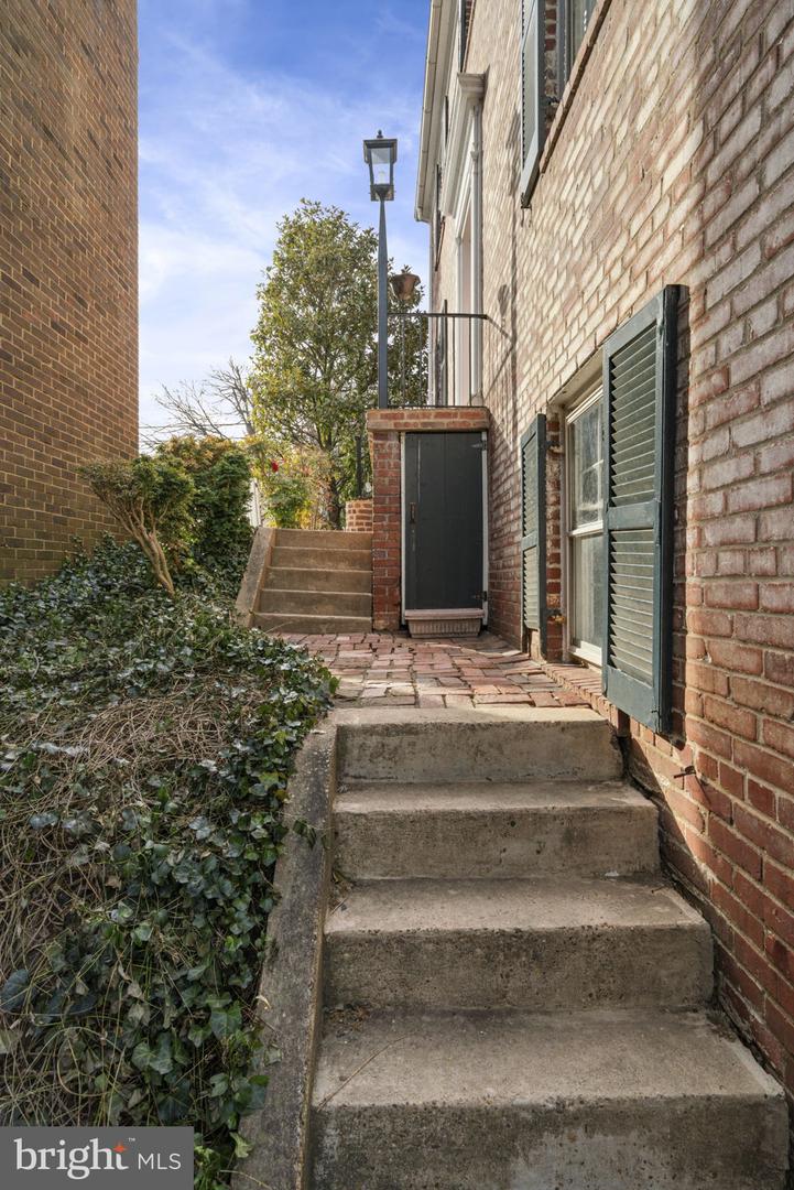 732 S LEE ST S, ALEXANDRIA, Virginia 22314, 3 Bedrooms Bedrooms, ,2 BathroomsBathrooms,Residential,For sale,732 S LEE ST S,VAAX2042984 MLS # VAAX2042984