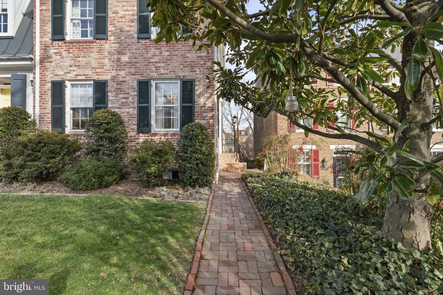732 S LEE ST S, ALEXANDRIA, Virginia 22314, 3 Bedrooms Bedrooms, ,2 BathroomsBathrooms,Residential,For sale,732 S LEE ST S,VAAX2042984 MLS # VAAX2042984