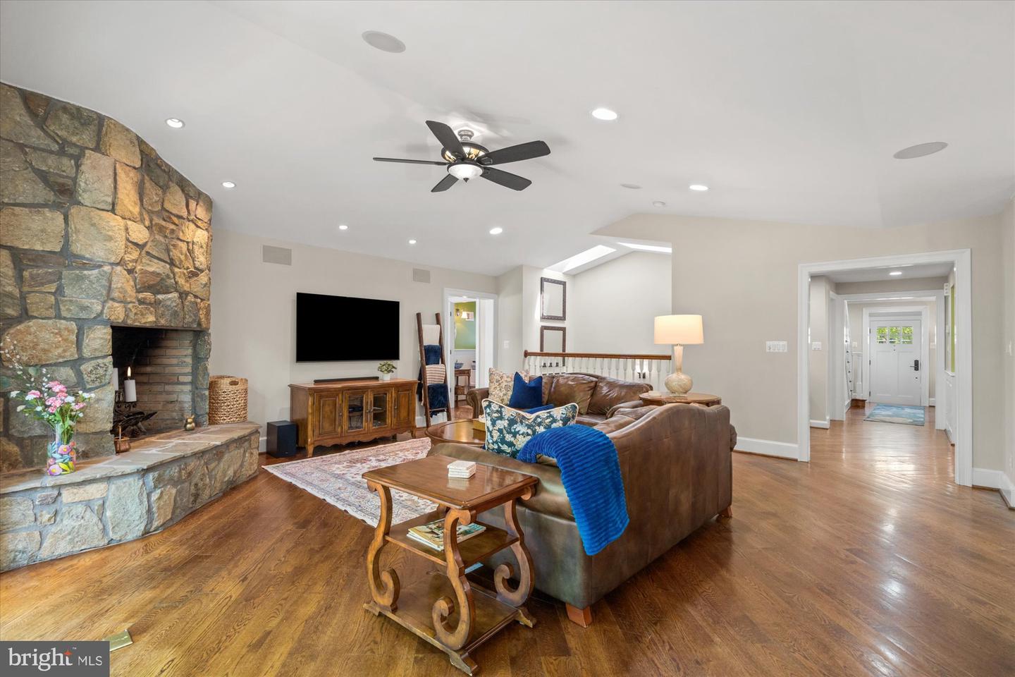 6041 25TH RD N, ARLINGTON, Virginia 22207, 4 Bedrooms Bedrooms, ,5 BathroomsBathrooms,Residential,For sale,6041 25TH RD N,VAAR2054758 MLS # VAAR2054758