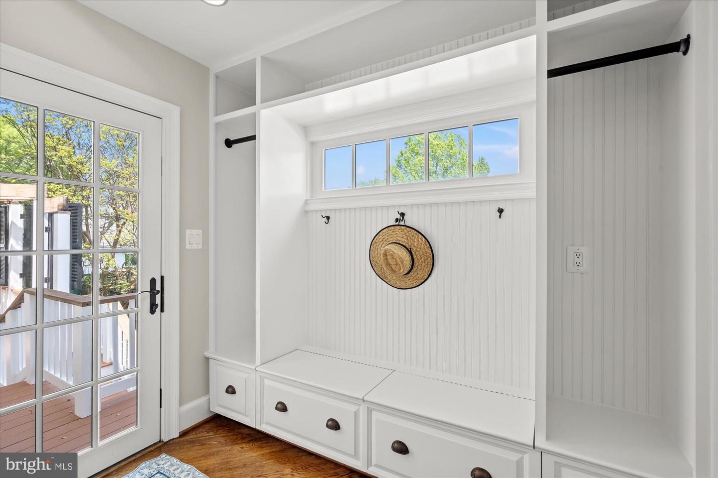 6041 25TH RD N, ARLINGTON, Virginia 22207, 4 Bedrooms Bedrooms, ,5 BathroomsBathrooms,Residential,For sale,6041 25TH RD N,VAAR2054758 MLS # VAAR2054758