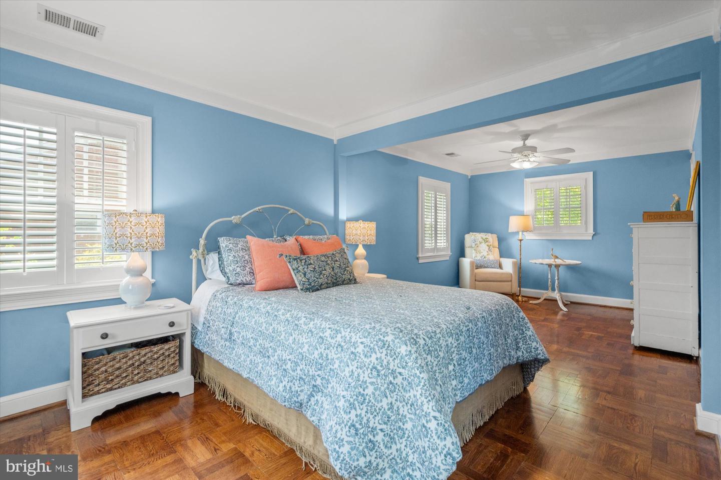 6041 25TH RD N, ARLINGTON, Virginia 22207, 4 Bedrooms Bedrooms, ,5 BathroomsBathrooms,Residential,For sale,6041 25TH RD N,VAAR2054758 MLS # VAAR2054758