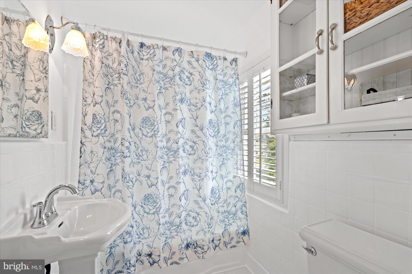 6041 25TH RD N, ARLINGTON, Virginia 22207, 4 Bedrooms Bedrooms, ,5 BathroomsBathrooms,Residential,For sale,6041 25TH RD N,VAAR2054758 MLS # VAAR2054758