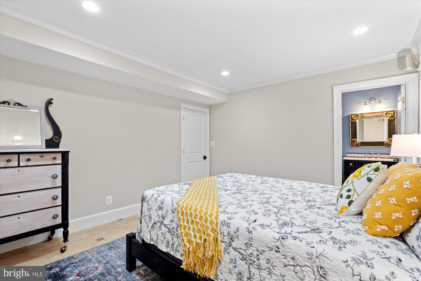 6041 25TH RD N, ARLINGTON, Virginia 22207, 4 Bedrooms Bedrooms, ,5 BathroomsBathrooms,Residential,For sale,6041 25TH RD N,VAAR2054758 MLS # VAAR2054758