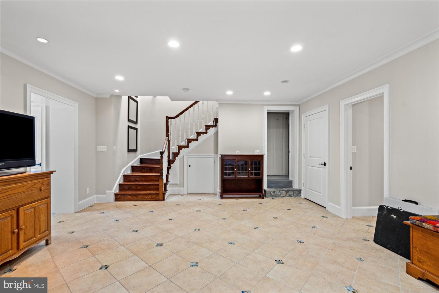 6041 25TH RD N, ARLINGTON, Virginia 22207, 4 Bedrooms Bedrooms, ,5 BathroomsBathrooms,Residential,For sale,6041 25TH RD N,VAAR2054758 MLS # VAAR2054758