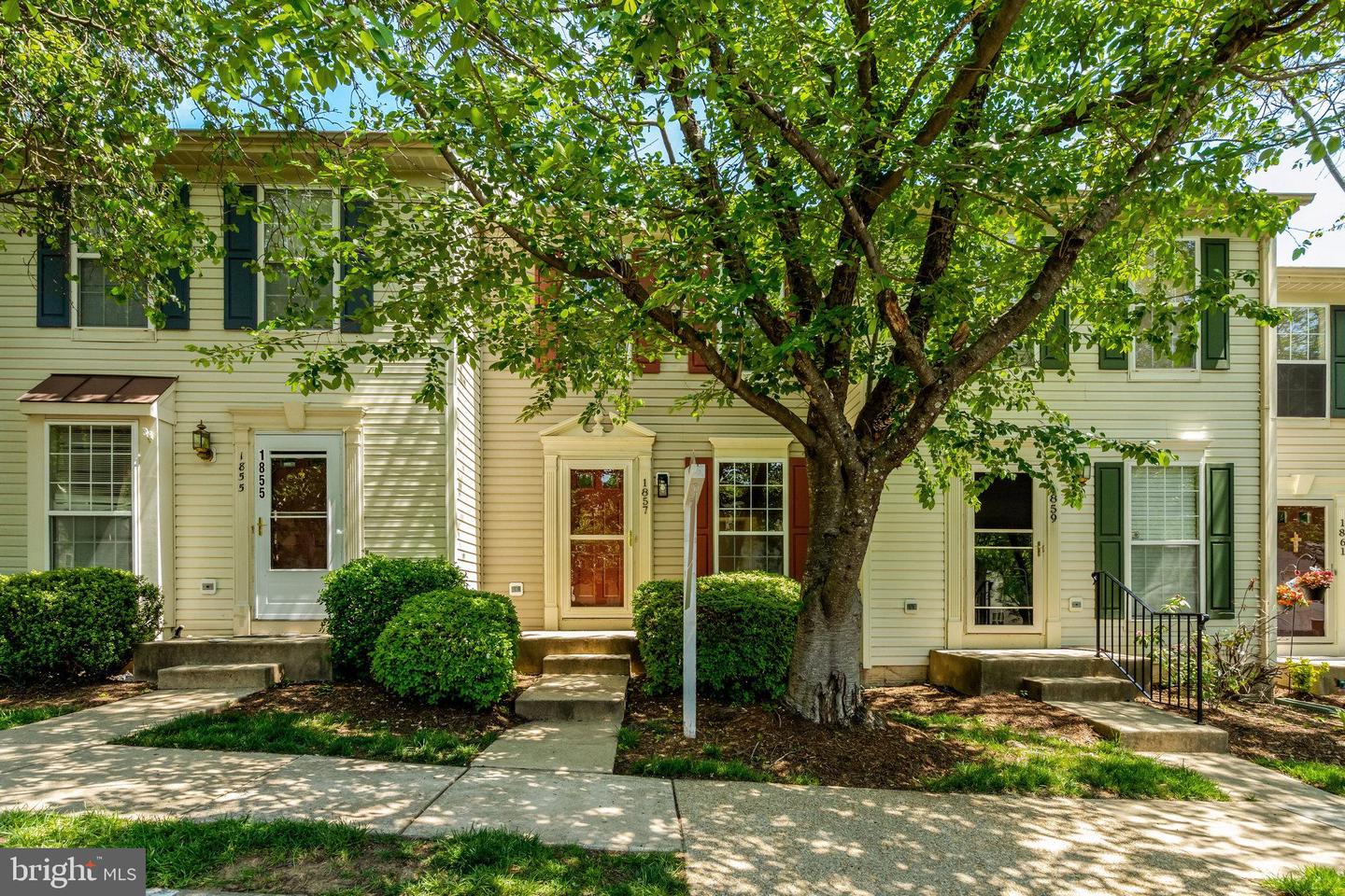 1857 TIGER LILY CIR, WOODBRIDGE, Virginia 22192, 2 Bedrooms Bedrooms, ,2 BathroomsBathrooms,Residential,For sale,1857 TIGER LILY CIR,VAPW2090152 MLS # VAPW2090152