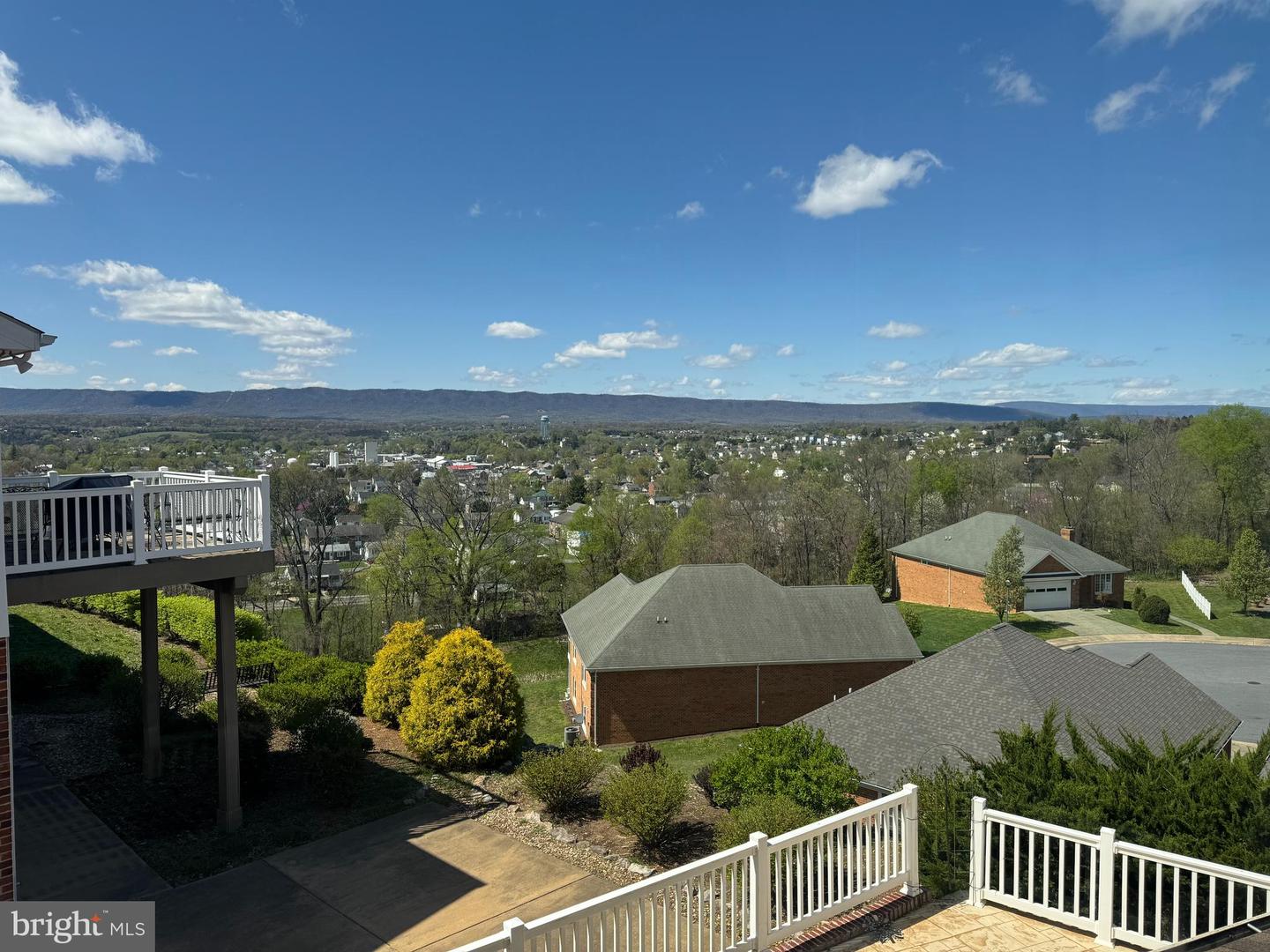 112 DANIEL CT, STRASBURG, Virginia 22657, 4 Bedrooms Bedrooms, ,3 BathroomsBathrooms,Residential,For sale,112 DANIEL CT,VASH2010982 MLS # VASH2010982