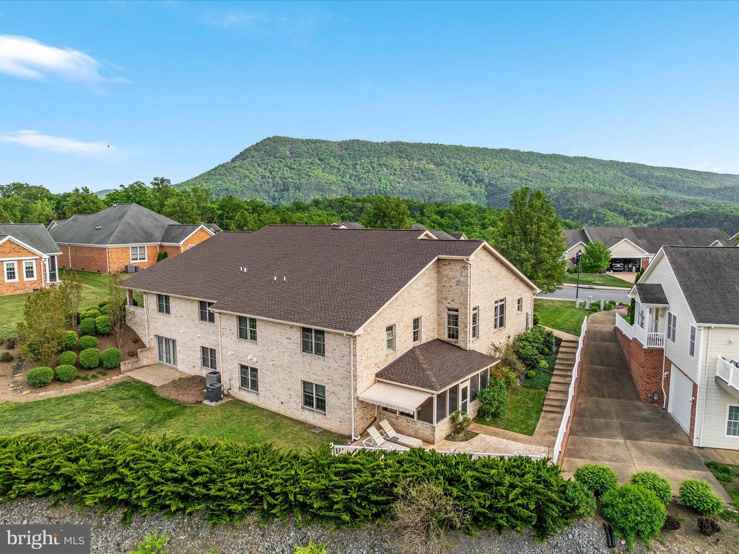 112 DANIEL CT, STRASBURG, Virginia 22657, 4 Bedrooms Bedrooms, ,3 BathroomsBathrooms,Residential,For sale,112 DANIEL CT,VASH2010982 MLS # VASH2010982