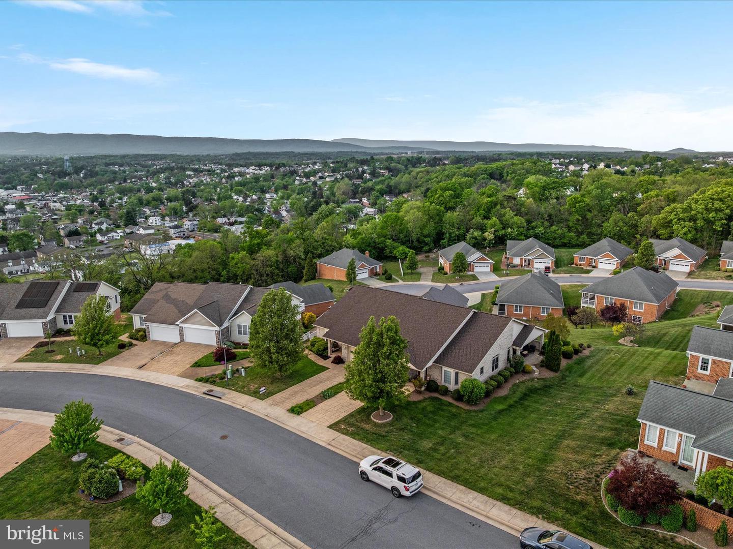 112 DANIEL CT, STRASBURG, Virginia 22657, 4 Bedrooms Bedrooms, ,3 BathroomsBathrooms,Residential,For sale,112 DANIEL CT,VASH2010982 MLS # VASH2010982