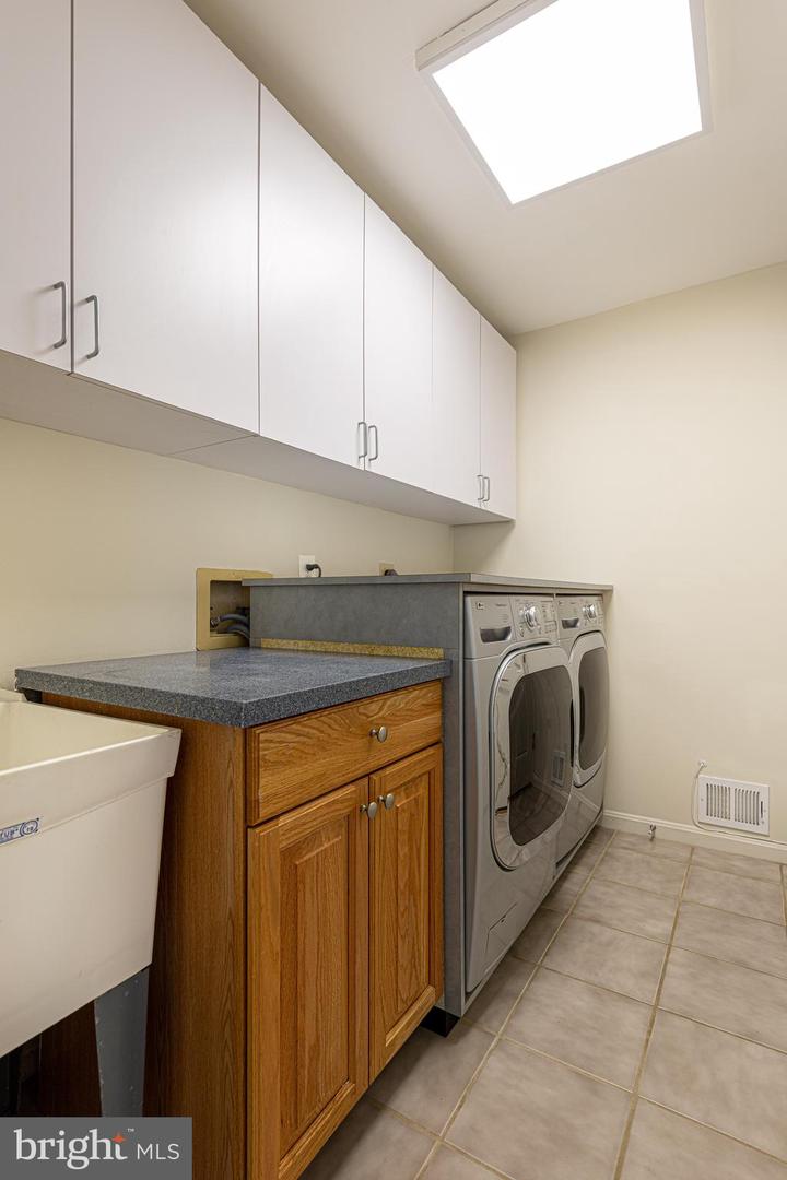 9126 JOHN WAY, FAIRFAX STATION, Virginia 22039, 4 Bedrooms Bedrooms, ,3 BathroomsBathrooms,Residential,For sale,9126 JOHN WAY,VAFX2229644 MLS # VAFX2229644
