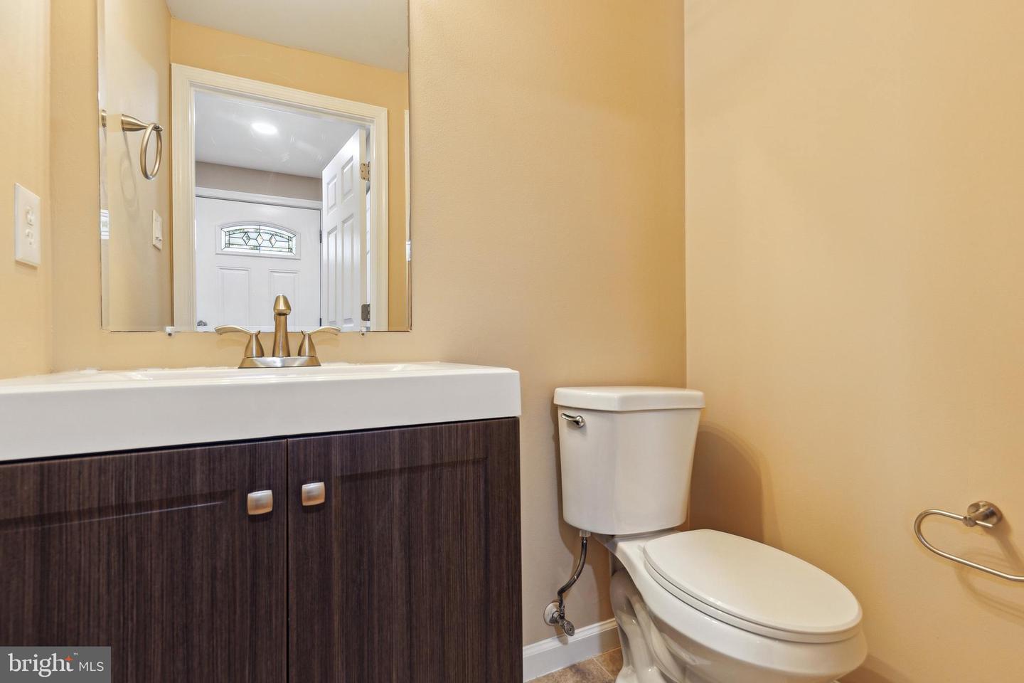 10307 GRANITE CREEK LN #10307, OAKTON, Virginia 22124, 3 Bedrooms Bedrooms, ,3 BathroomsBathrooms,Residential,For sale,10307 GRANITE CREEK LN #10307,VAFX2230312 MLS # VAFX2230312