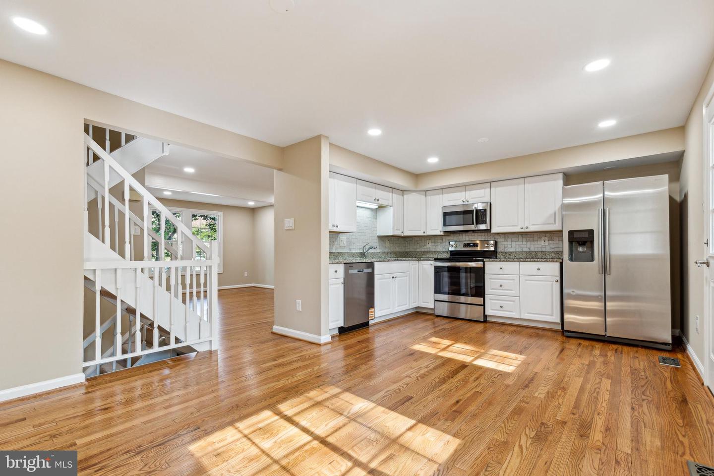 10307 GRANITE CREEK LN #10307, OAKTON, Virginia 22124, 3 Bedrooms Bedrooms, ,3 BathroomsBathrooms,Residential,For sale,10307 GRANITE CREEK LN #10307,VAFX2230312 MLS # VAFX2230312