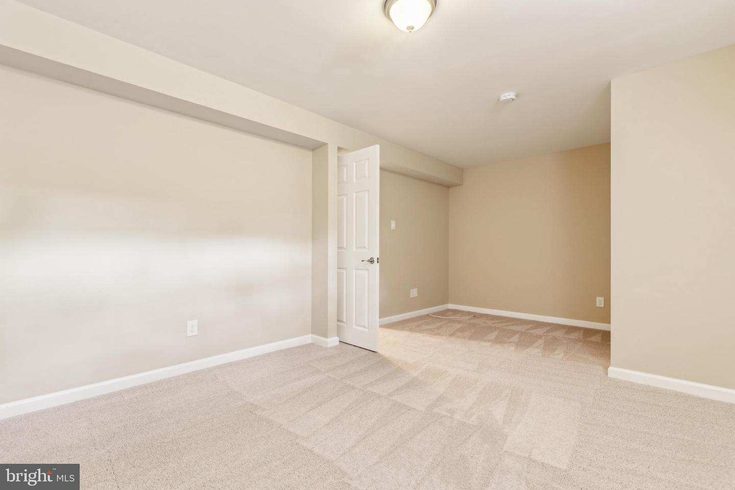 10307 GRANITE CREEK LN #10307, OAKTON, Virginia 22124, 3 Bedrooms Bedrooms, ,3 BathroomsBathrooms,Residential,For sale,10307 GRANITE CREEK LN #10307,VAFX2230312 MLS # VAFX2230312