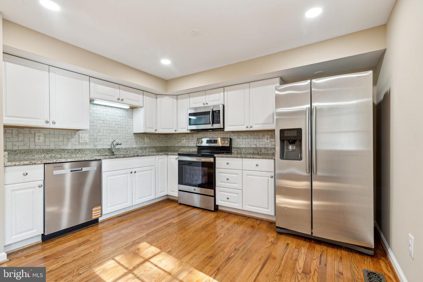10307 GRANITE CREEK LN #10307, OAKTON, Virginia 22124, 3 Bedrooms Bedrooms, ,3 BathroomsBathrooms,Residential,For sale,10307 GRANITE CREEK LN #10307,VAFX2230312 MLS # VAFX2230312