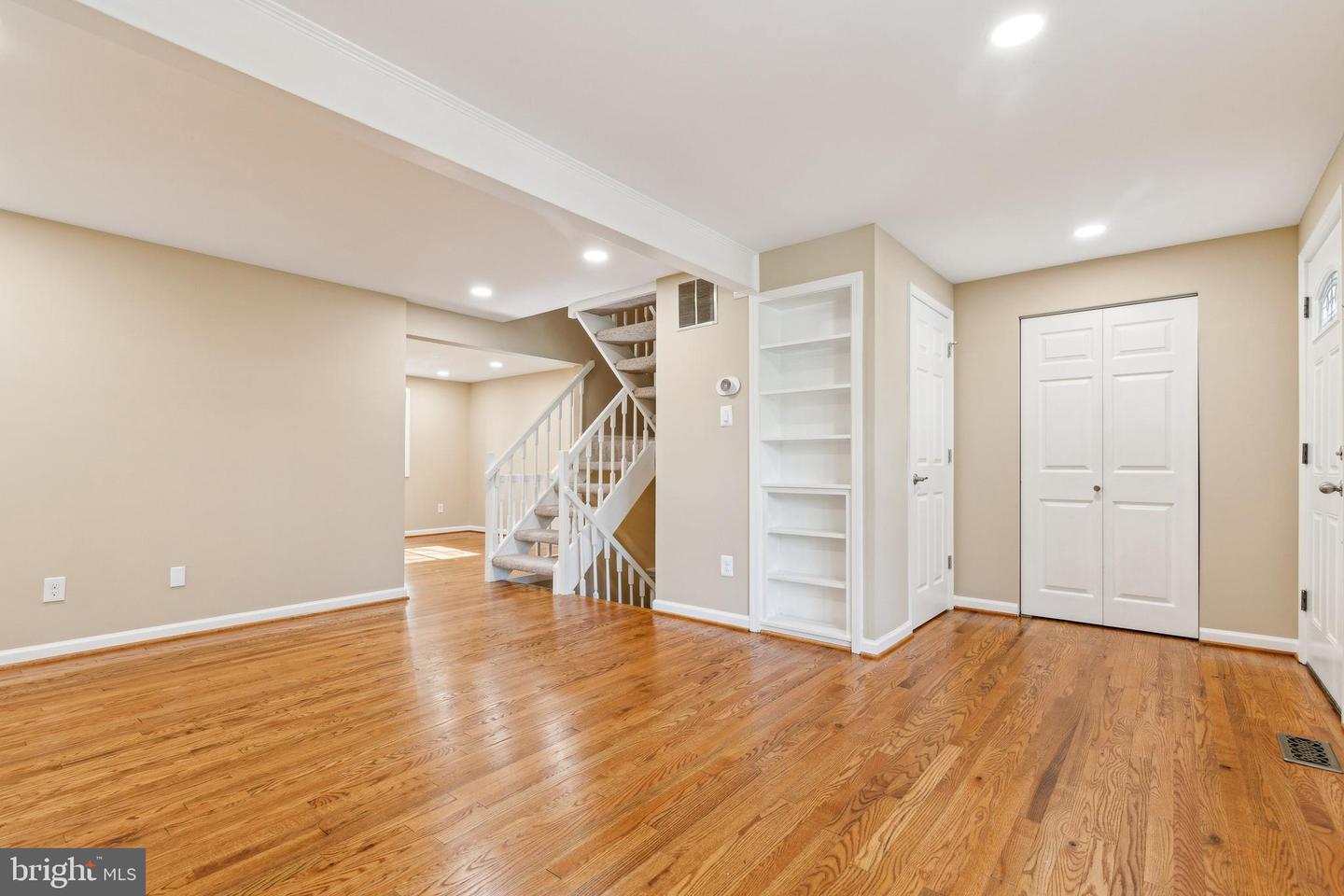 10307 GRANITE CREEK LN #10307, OAKTON, Virginia 22124, 3 Bedrooms Bedrooms, ,3 BathroomsBathrooms,Residential,For sale,10307 GRANITE CREEK LN #10307,VAFX2230312 MLS # VAFX2230312