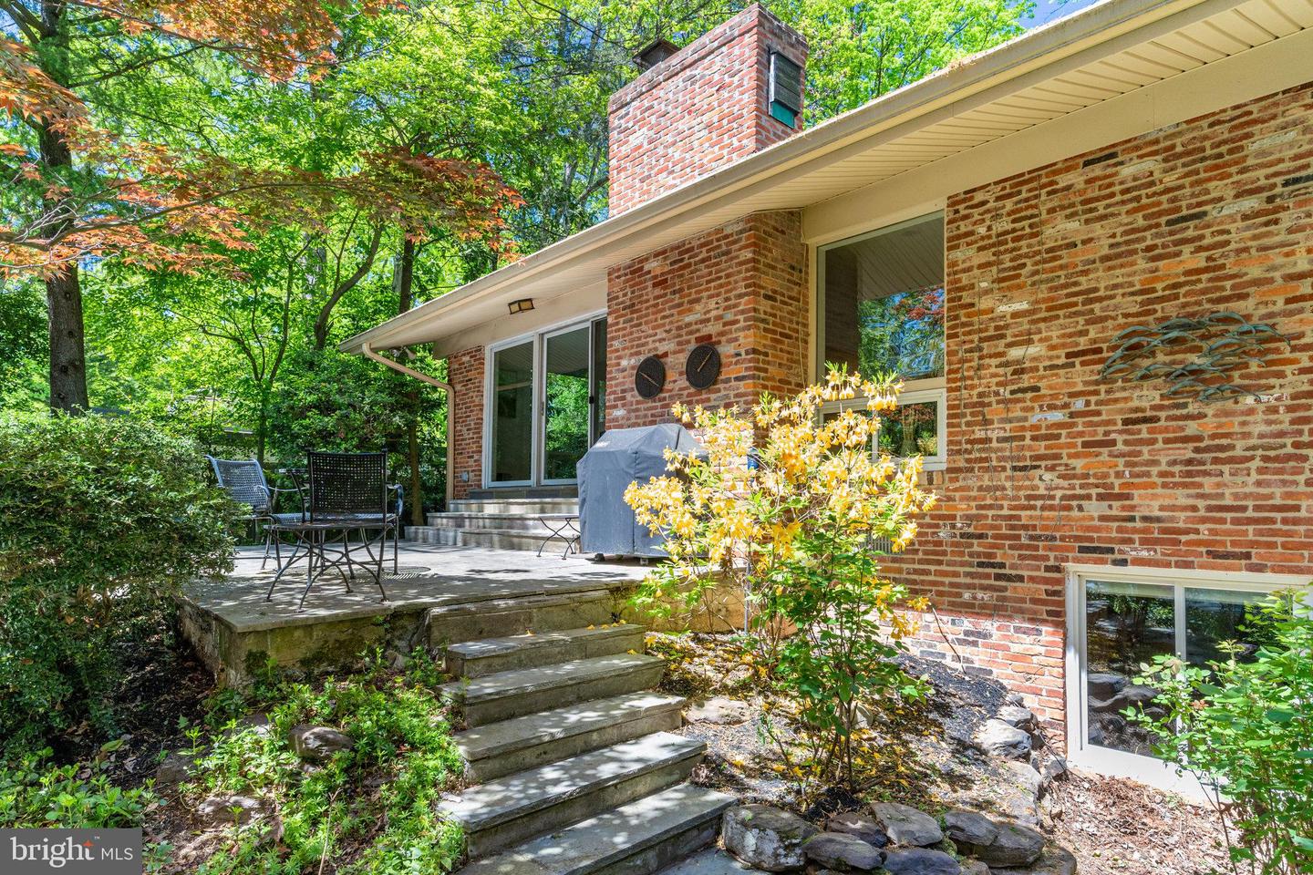 9305 HAMILTON DR, FAIRFAX, Virginia 22031, 4 Bedrooms Bedrooms, ,3 BathroomsBathrooms,Residential,For sale,9305 HAMILTON DR,VAFX2230404 MLS # VAFX2230404