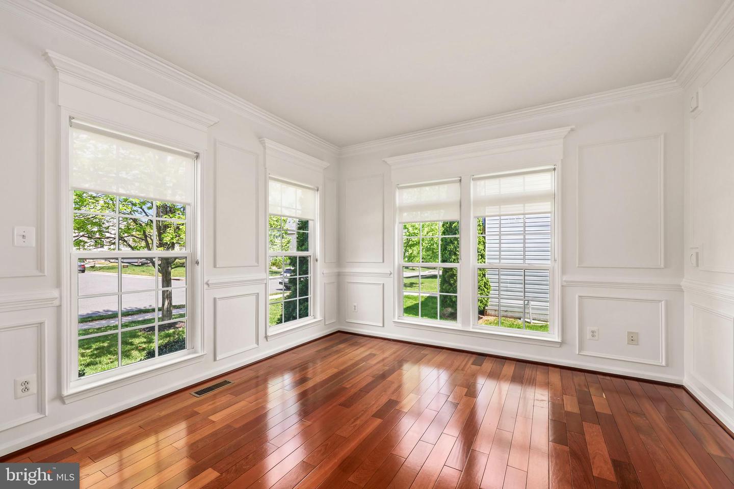 25932 KIMBERLY ROSE DR, CHANTILLY, Virginia 20152, 4 Bedrooms Bedrooms, ,2 BathroomsBathrooms,Residential,For sale,25932 KIMBERLY ROSE DR,VALO2092268 MLS # VALO2092268