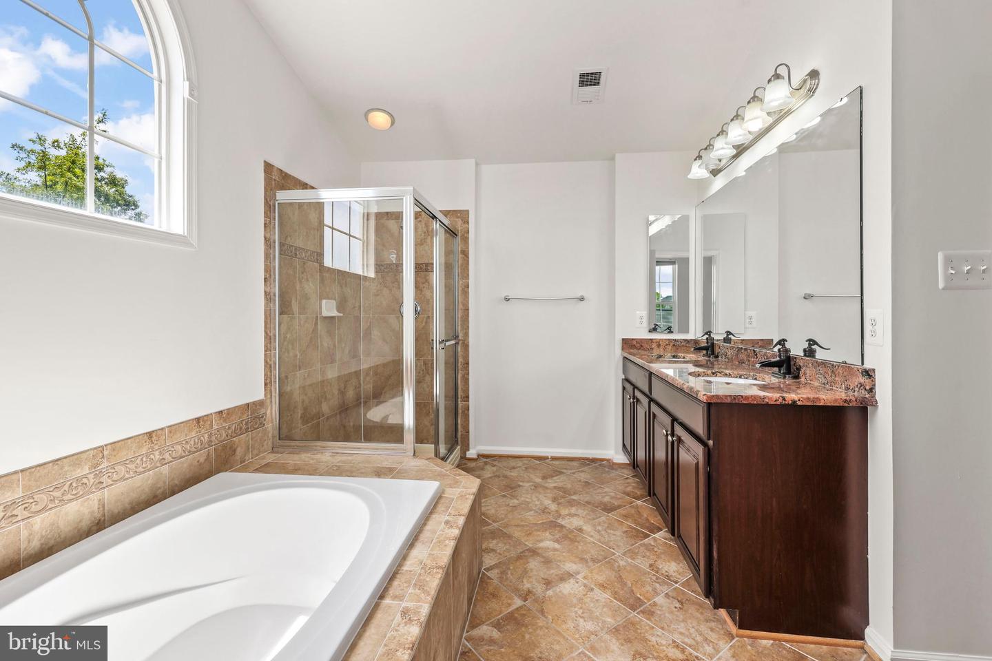 25932 KIMBERLY ROSE DR, CHANTILLY, Virginia 20152, 4 Bedrooms Bedrooms, ,2 BathroomsBathrooms,Residential,For sale,25932 KIMBERLY ROSE DR,VALO2092268 MLS # VALO2092268