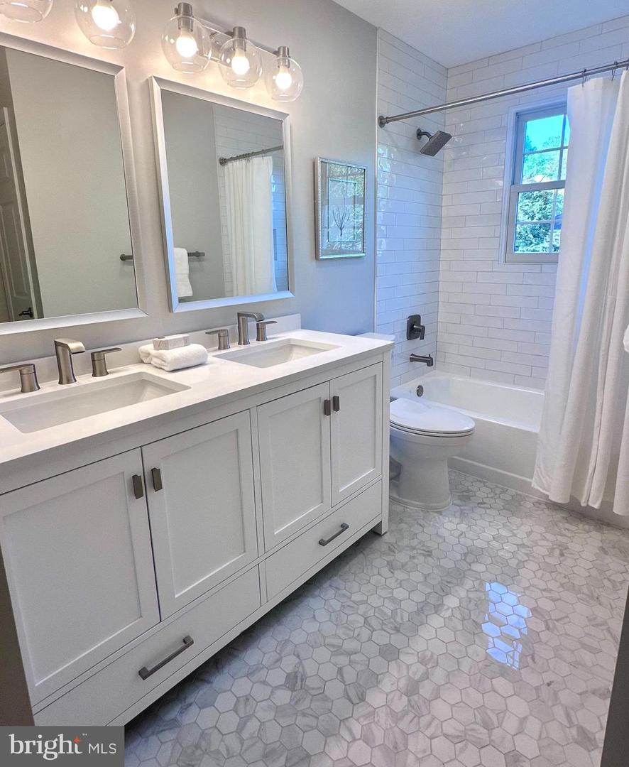 12017 MEADOWVILLE CT, HERNDON, Virginia 20170, 5 Bedrooms Bedrooms, ,3 BathroomsBathrooms,Residential,For sale,12017 MEADOWVILLE CT,VAFX2230612 MLS # VAFX2230612