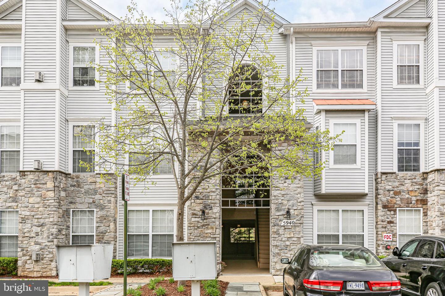 5940 FOUNDERS HILL DR #301, ALEXANDRIA, Virginia 22310, 3 Bedrooms Bedrooms, ,3 BathroomsBathrooms,Residential,For sale,5940 FOUNDERS HILL DR #301,VAFX2230652 MLS # VAFX2230652