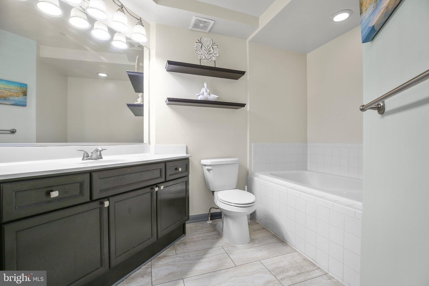 5940 FOUNDERS HILL DR #301, ALEXANDRIA, Virginia 22310, 3 Bedrooms Bedrooms, ,3 BathroomsBathrooms,Residential,For sale,5940 FOUNDERS HILL DR #301,VAFX2230652 MLS # VAFX2230652