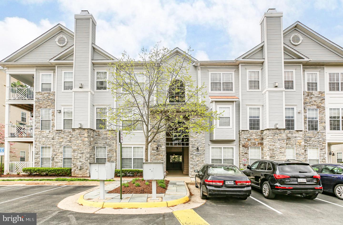 5940 FOUNDERS HILL DR #301, ALEXANDRIA, Virginia 22310, 3 Bedrooms Bedrooms, ,3 BathroomsBathrooms,Residential,For sale,5940 FOUNDERS HILL DR #301,VAFX2230652 MLS # VAFX2230652