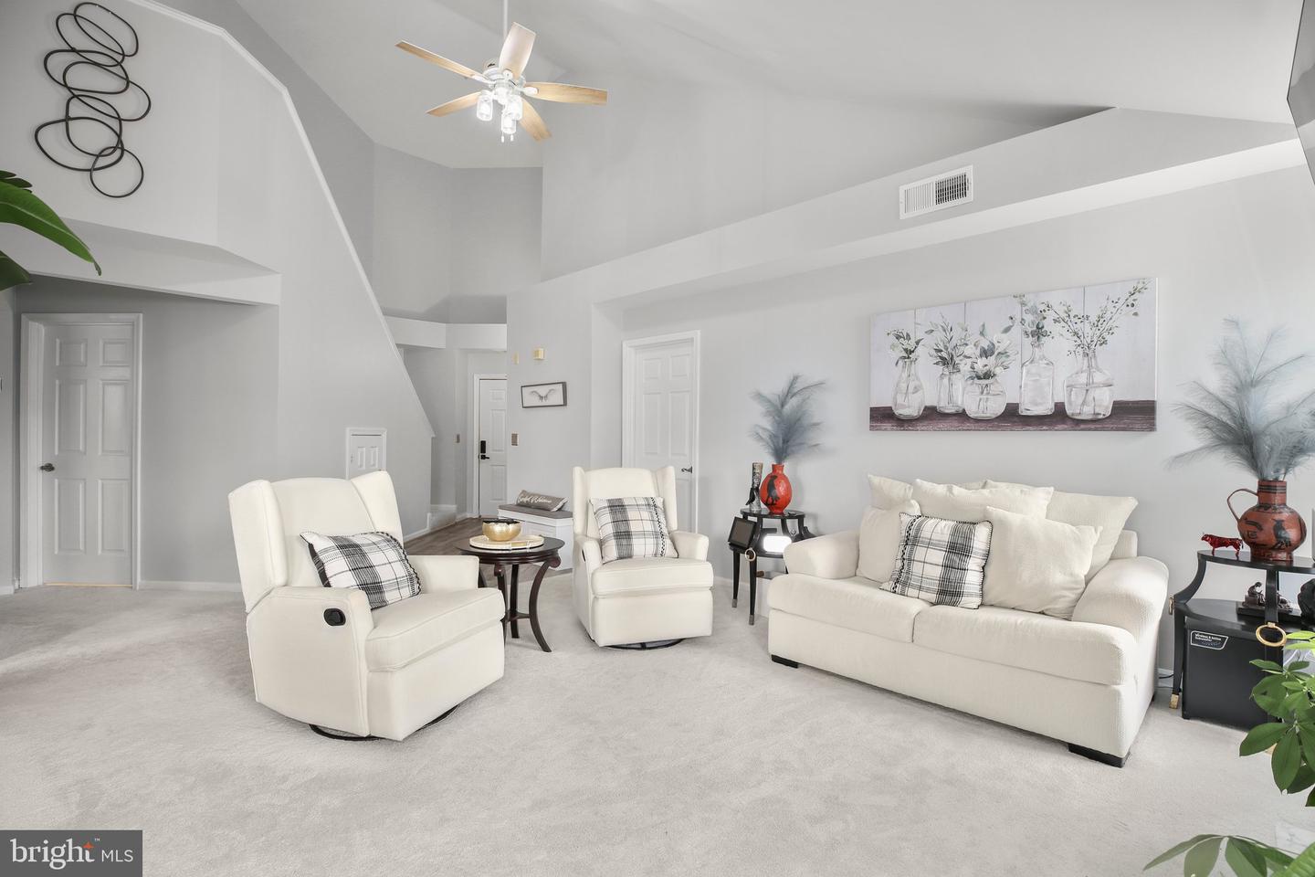 5940 FOUNDERS HILL DR #301, ALEXANDRIA, Virginia 22310, 3 Bedrooms Bedrooms, ,3 BathroomsBathrooms,Residential,For sale,5940 FOUNDERS HILL DR #301,VAFX2230652 MLS # VAFX2230652
