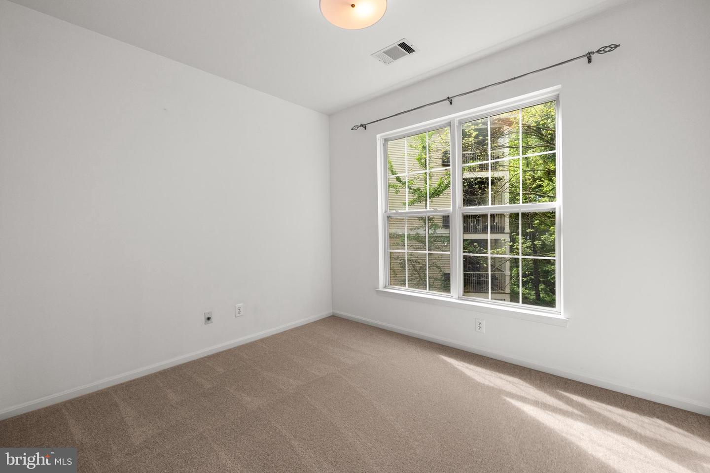 7708-I HAYNES POINT WAY #9I, ALEXANDRIA, Virginia 22315, 3 Bedrooms Bedrooms, ,2 BathroomsBathrooms,Residential,For sale,7708-I HAYNES POINT WAY #9I,VAFX2230736 MLS # VAFX2230736