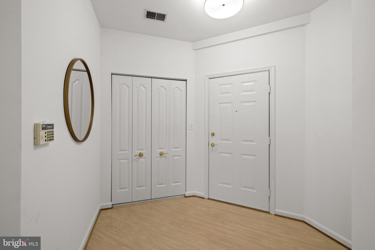 7708-I HAYNES POINT WAY #9I, ALEXANDRIA, Virginia 22315, 3 Bedrooms Bedrooms, ,2 BathroomsBathrooms,Residential,For sale,7708-I HAYNES POINT WAY #9I,VAFX2230736 MLS # VAFX2230736