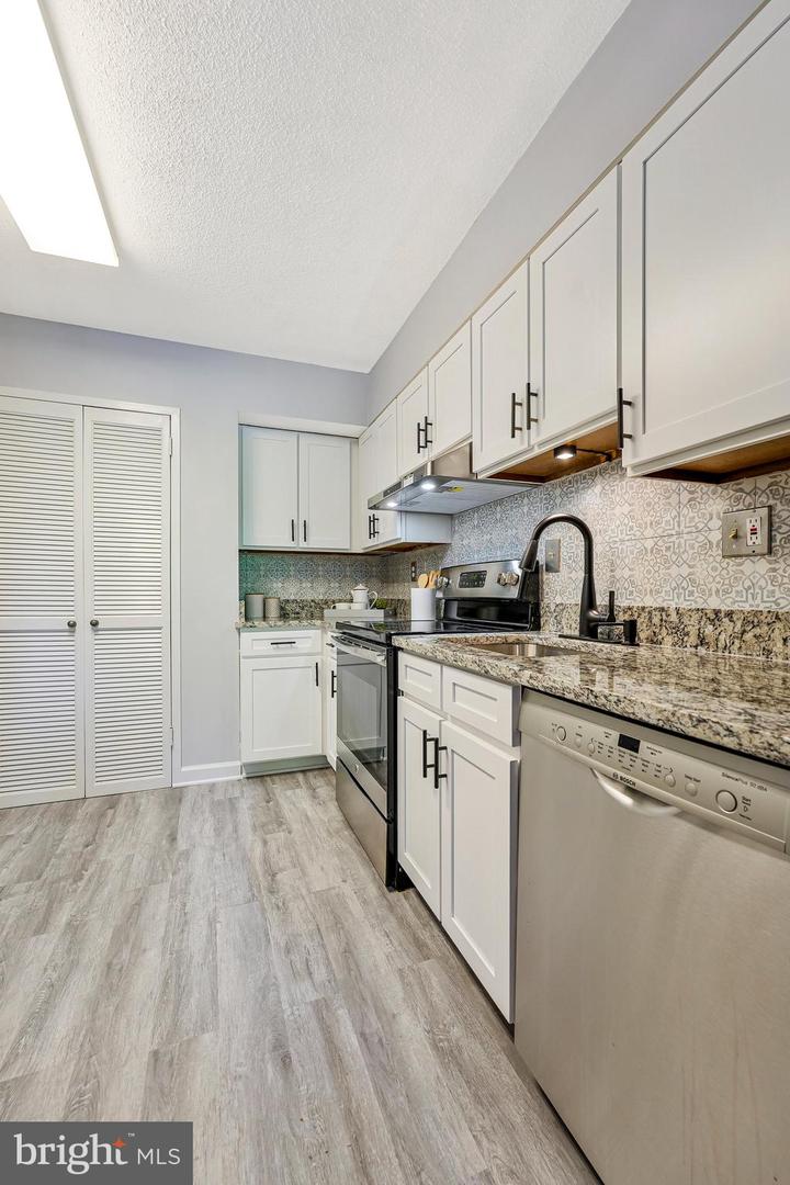 1808 OLD MEADOW RD #409, MCLEAN, Virginia 22102, 1 Bedroom Bedrooms, ,1 BathroomBathrooms,Residential,For sale,1808 OLD MEADOW RD #409,VAFX2230746 MLS # VAFX2230746