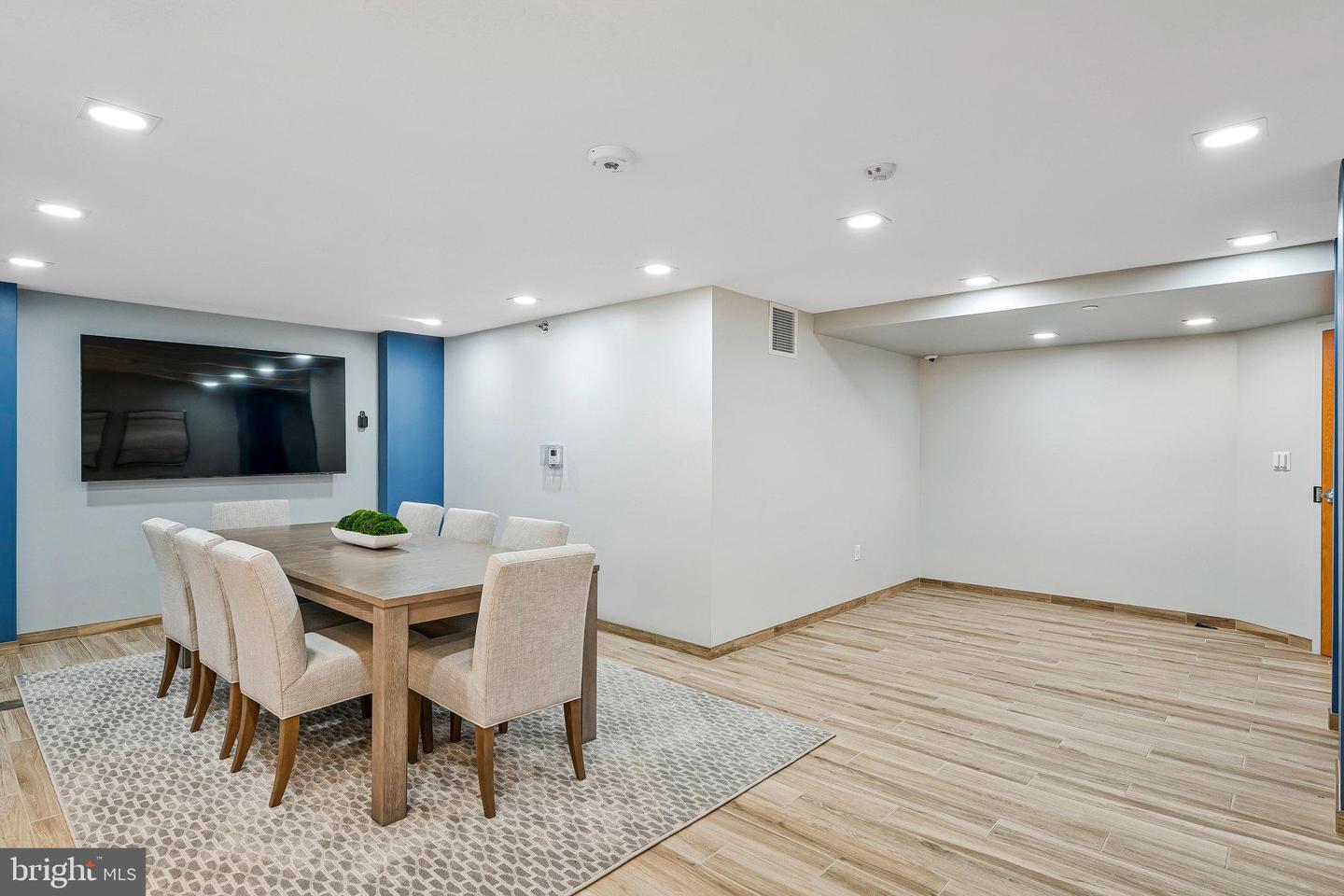 1808 OLD MEADOW RD #409, MCLEAN, Virginia 22102, 1 Bedroom Bedrooms, ,1 BathroomBathrooms,Residential,For sale,1808 OLD MEADOW RD #409,VAFX2230746 MLS # VAFX2230746